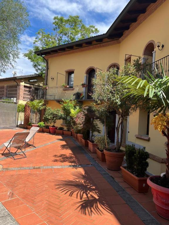 Monolocale Elvira Abbadesse Guest House Milán Exterior foto